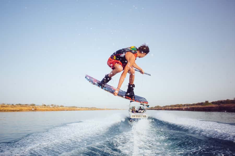 Dubai: Dubai Marina Wakesurfing or Wakeboarding Experience - Meeting the team at Wake2Wake