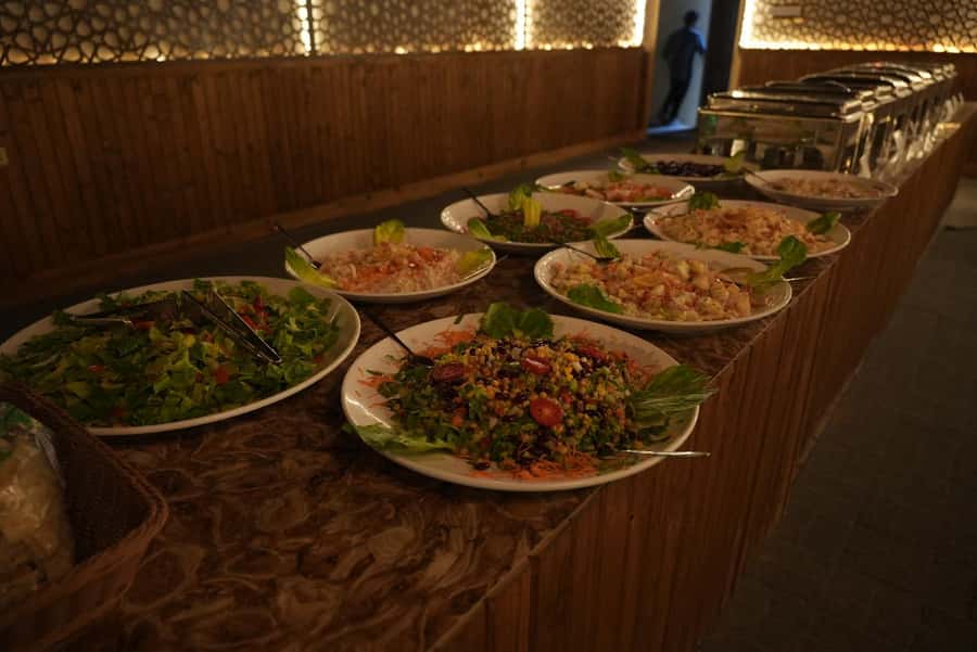 Dubai: Experience 60 Minutes Quad bike & BBQ Dinner - One hour across the Dubai dunes