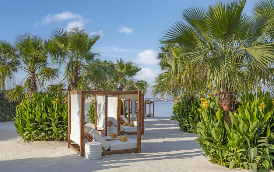 Dubai: Fairmont the Palm Pool and Beach Access - What your $40 day at Fairmont The Palm looks like