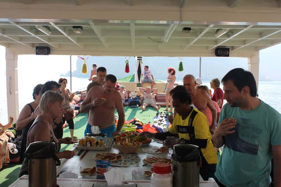 Dubai: Full-Day Sea Safari to Musandam - Swimming, snorkeling, and the banana boat ride