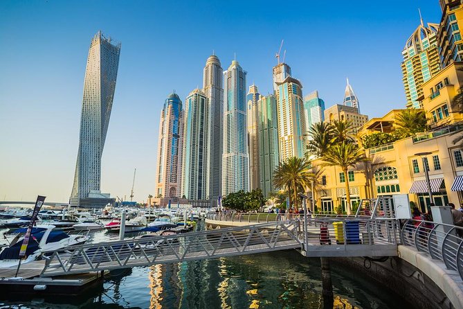Dubai Full-Day Spanish Language Tour - City of Contrasts - Crossing Dubai Creek by abra