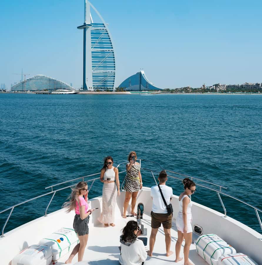 Dubai Harbor: Luxury Yacht Tour with BBQ Options - What the commentary adds to the ride