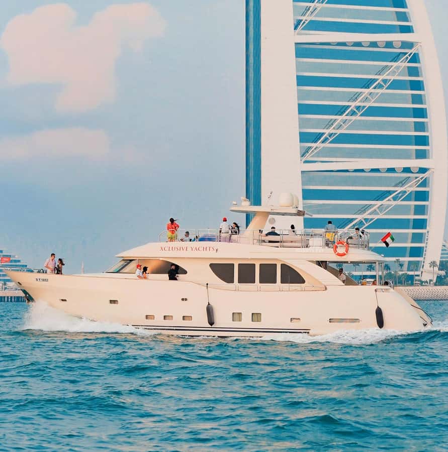 Dubai Harbor: Luxury Yacht Tour with BBQ Options - Food, drinks, and the alcohol question