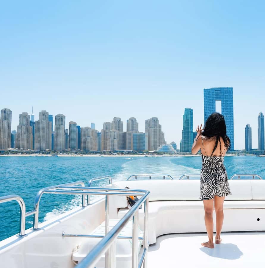 Dubai: Instagrammable Yacht Tour with Drinks & Ain/JBR Views - Key things to know before booking