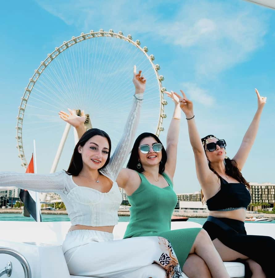 Dubai: Instagrammable Yacht Tour with Drinks & Ain/JBR Views - Getting to the Marina meeting point
