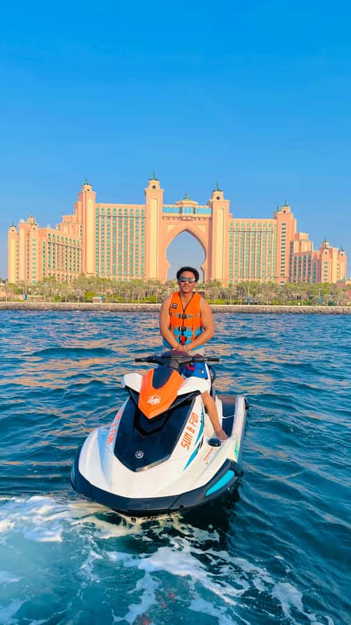 Dubai jet ski: visit the Burj al Arab and Atlantis with photos and videos - A multilingual team with a personal touch