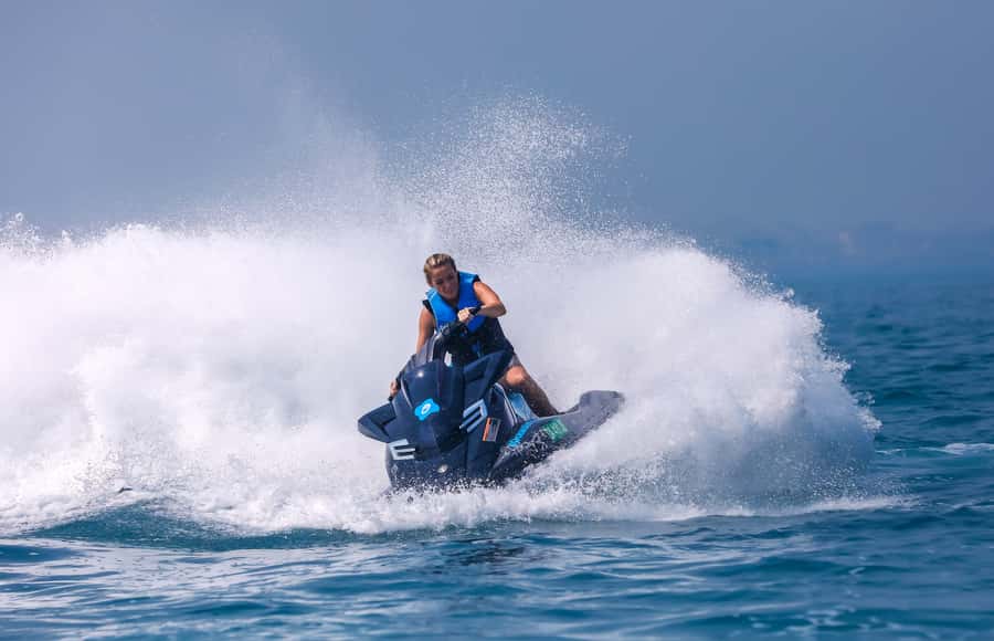 Dubai: Jetski, Burj Khalifa, Burj Al Arab, Juice, & Photos - Photos, lockers, water, and the small comforts