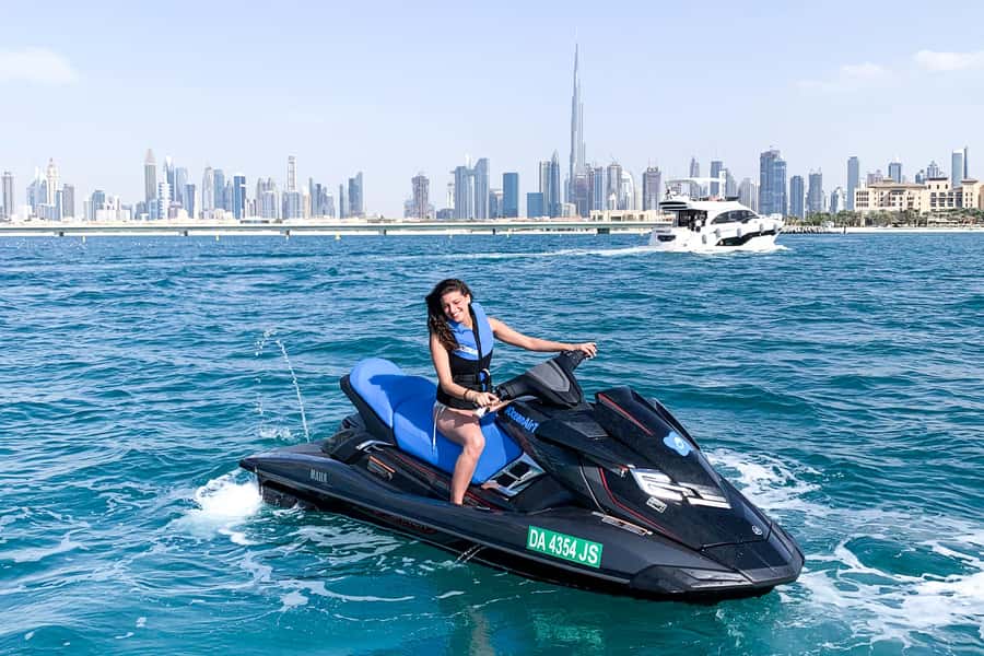 Dubai: Jetski Ride up to 2 People with Photos & Refreshments - The Burj Khalifa Photo Stop
