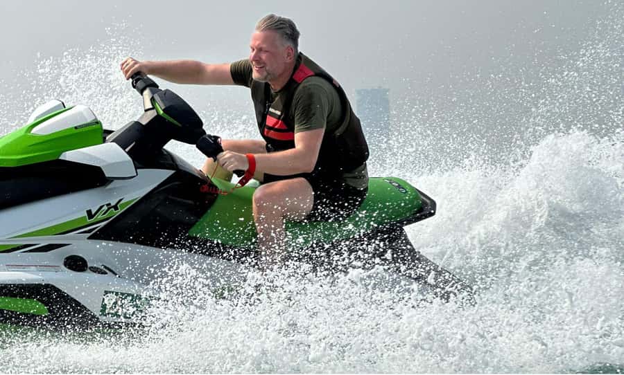 Dubai: Jetski Tour to Dubai Eye, JBR, Palm & Burj Al Arab - How the guides shape the experience