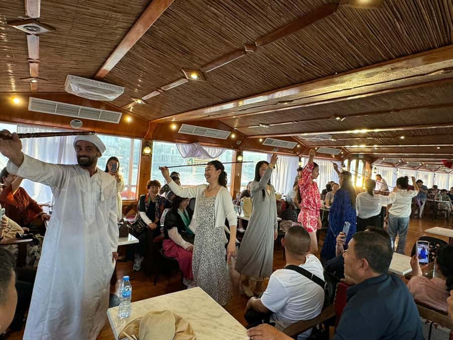 Dubai: Luxury Dinner Cruise with Live Music - Seeing Old Dubai from the water