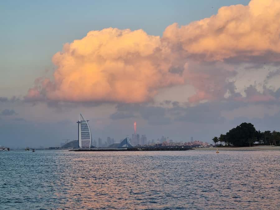Dubai: Luxury Sightseeing Cruise with Food and Drinks - Cruising inside Palm Jumeirah