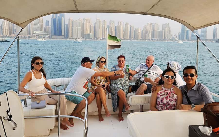 Dubai: Luxury Sunset Yacht Tour with Snacks and Drinks - Bluewaters Island and Ain Dubai
