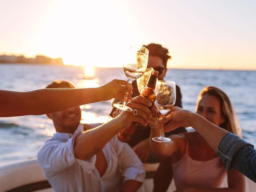 Dubai: Luxury Sunset Yacht Tour with Snacks and Drinks - The meal: more than a small snack