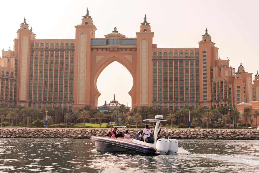 Dubai Marina: 1-Hour Luxury Sightseeing Speedboat Tour - Why the $20 price is strong value