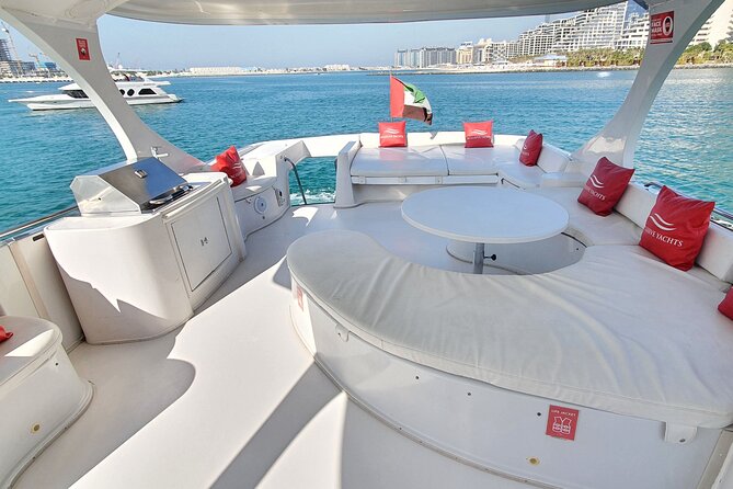 Dubai Marina 1hr Yacht tour with Drinks - Daylight or evening departure?