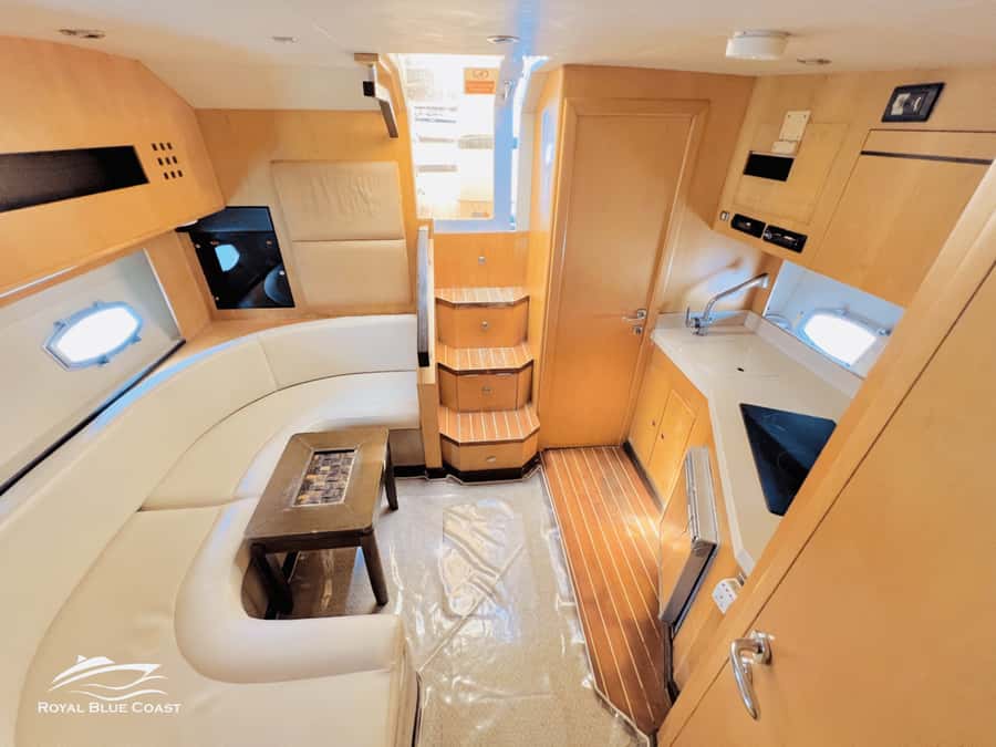 Dubai Marina: 2-Hour Mini Yacht Ride - Crew service and the condition of the boat