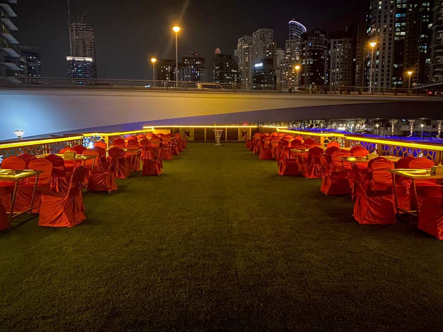 Dubai Marina: Dinner Cruise in a Traditional Boat - The best time for photos