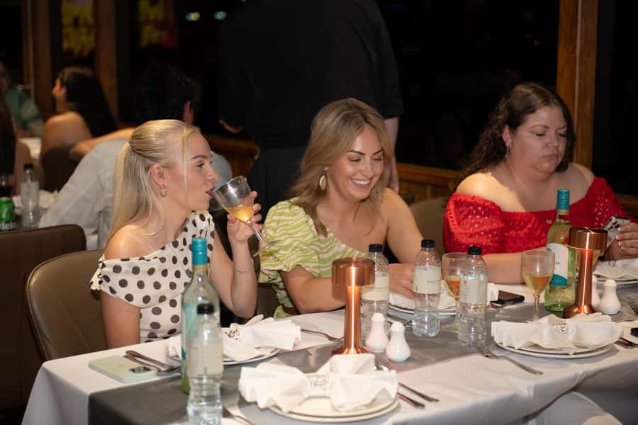 Dubai Marina: Luxury Dinner Cruise, Live Show, Open Bar & DJ - Choosing between soft drinks and the open bar