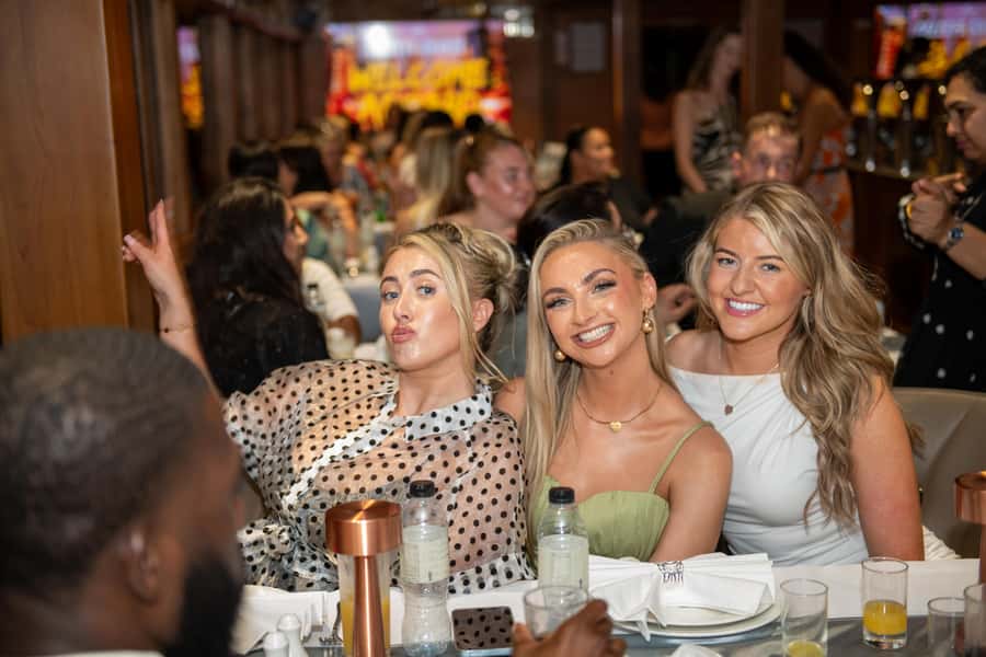 Dubai Marina: Luxury Dinner Cruise, Live Show, Open Bar & DJ - The views: Dubai Marina after dark