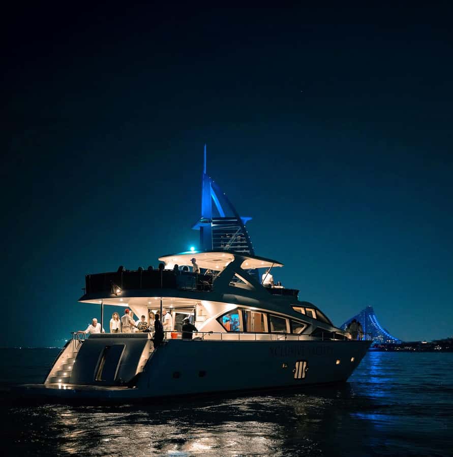 Dubai Marina: Luxury Yacht Tour with Breakfast or BBQ Option - Key points to know before boarding