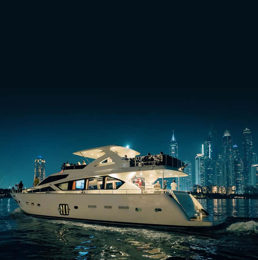 Dubai Marina: Luxury Yacht Tour with Breakfast or BBQ Option - Palm Jumeirah and Burj Al Arab
