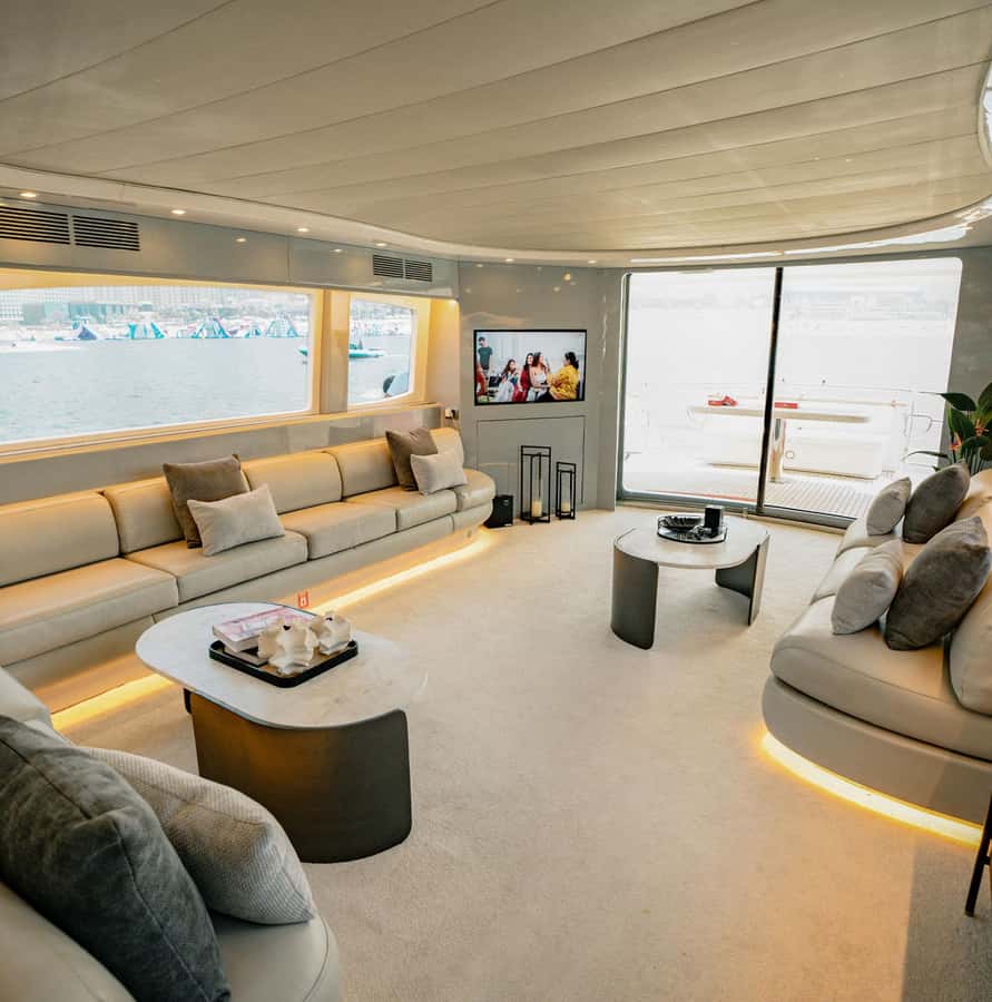 Dubai Marina: Luxury Yacht Tour with Breakfast or BBQ Option - Breakfast or BBQ: choosing the right sailing