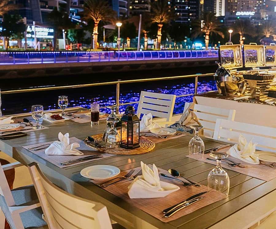Dubai: Marina Premium Dinner Cruise with Unlimited Drinks - The buffet dinner and what to expect on the plate
