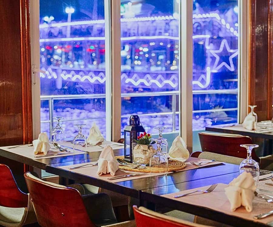 Dubai: Marina Premium Dinner Cruise with Unlimited Drinks - Should you book the Dubai Marina dinner cruise?