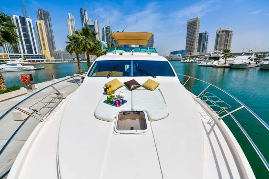 Dubai: Marina Private Luxury Yacht Tour - Atlantis and Burj Al Arab from offshore