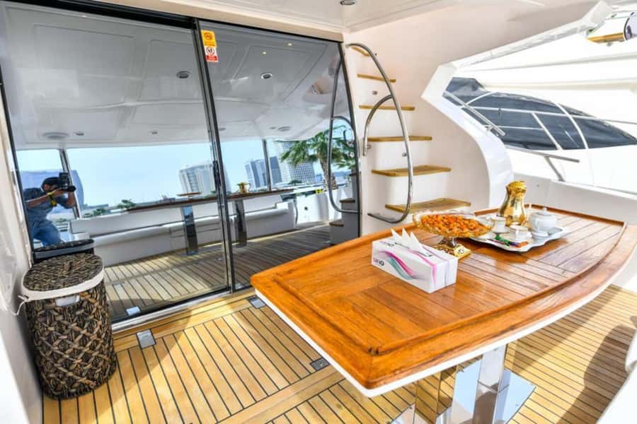 Dubai: Marina Private Luxury Yacht Tour - The lagoon swim stop