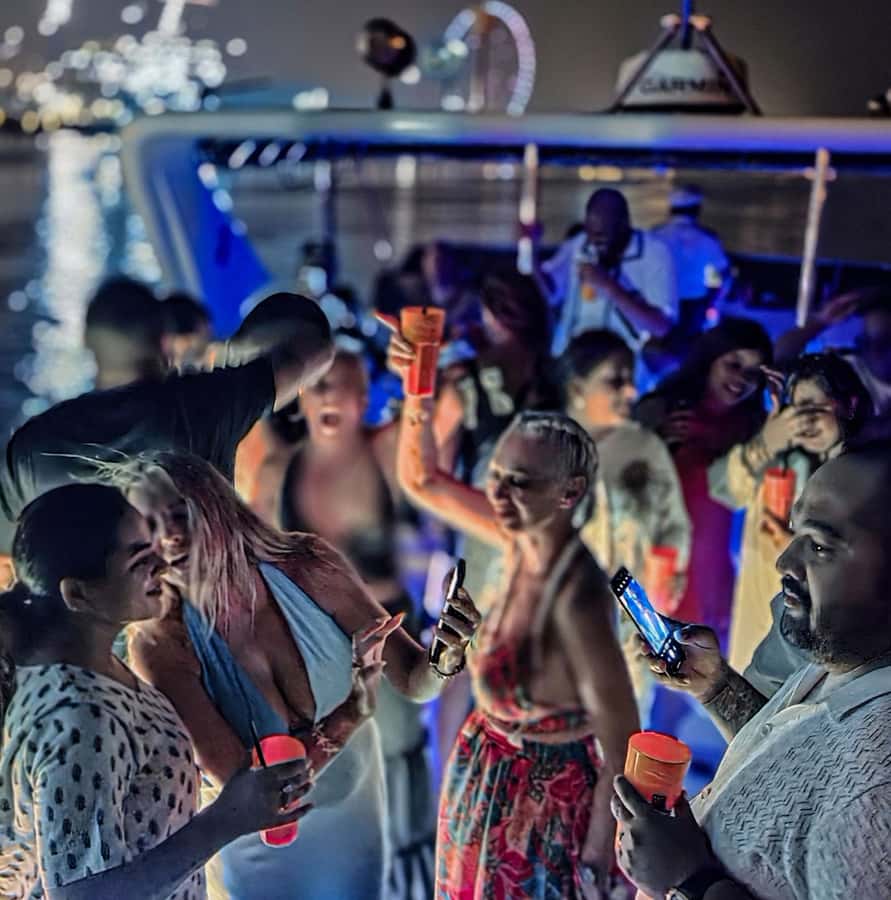 Dubai: Marina Yacht Party with BBQ, Unlimited Drinks and DJ - Key points before you book
