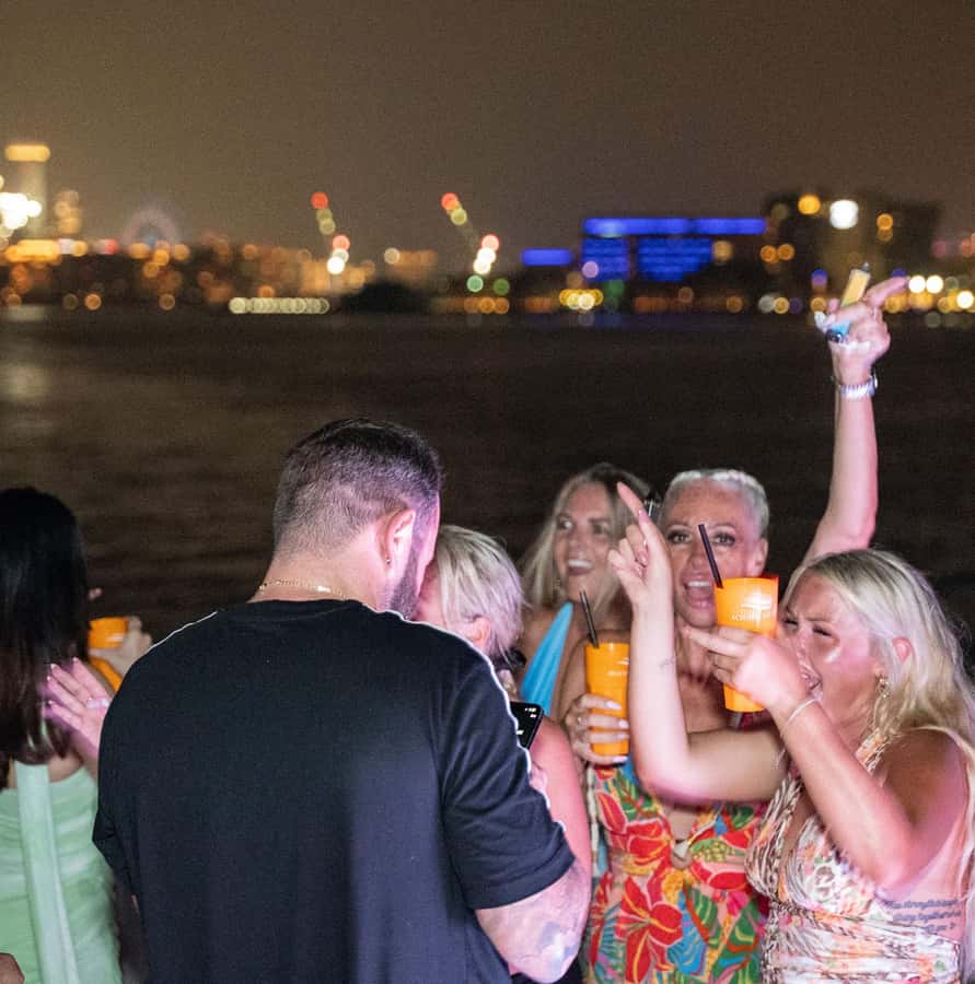 Dubai: Marina Yacht Party with BBQ, Unlimited Drinks and DJ - The BBQ menu: plenty of bites, but not a full dinner