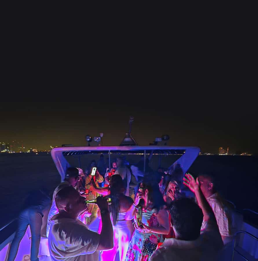 Dubai: Marina Yacht Party with BBQ, Unlimited Drinks and DJ - Safety, comfort, and small practical issues