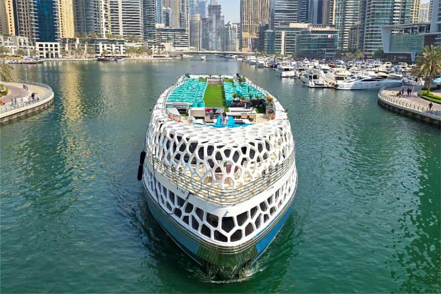 Dubai: Mega Yacht Dinner Cruise with Buffet - A three-hour view of Dubai from the water
