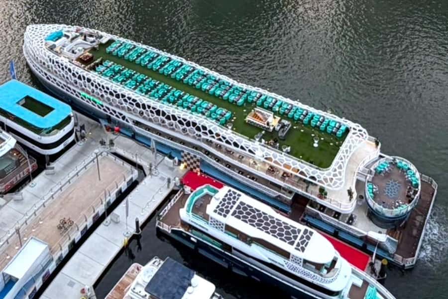 Dubai: Mega Yacht Dinner Cruise with Buffet - Who will enjoy this dinner cruise?