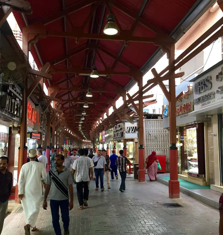 Dubai: Old City Walking Tour with Abra Ride - The abra crossing: ten minutes that change the view