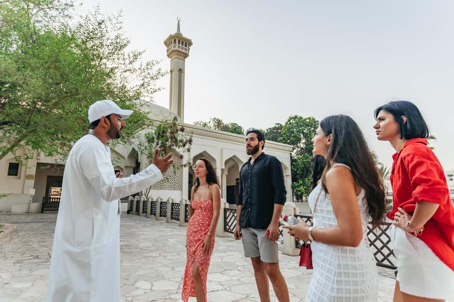 Dubai: Old Town, Souks, Street Food, Guided Tour & Abra Ride - Food options and what you really receive