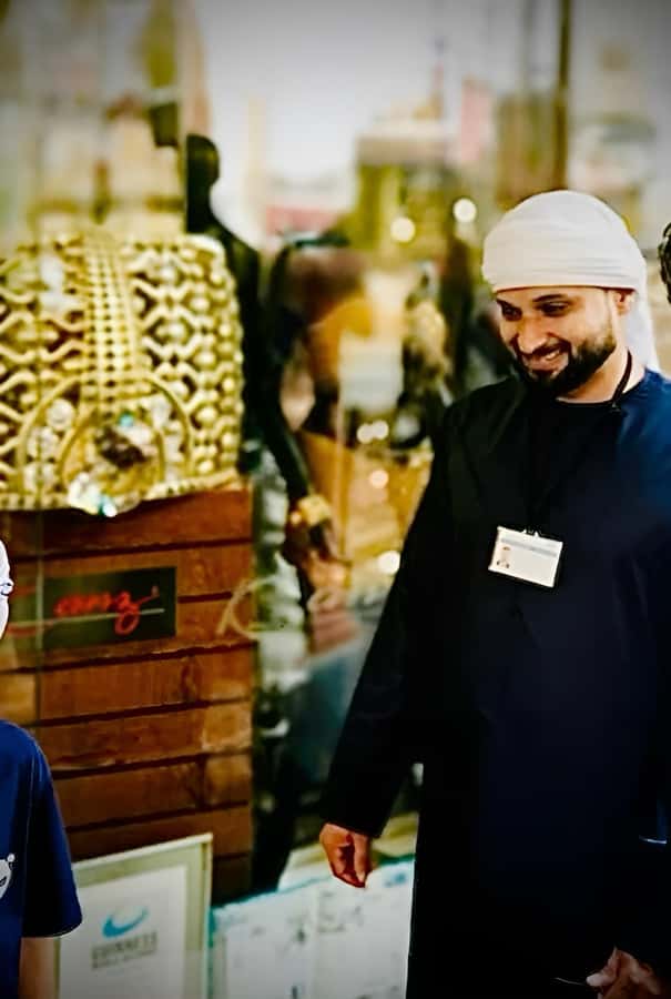 Dubai: Old Town Walking Tour with Abra Cruise & Street Food - Guides who make the difference