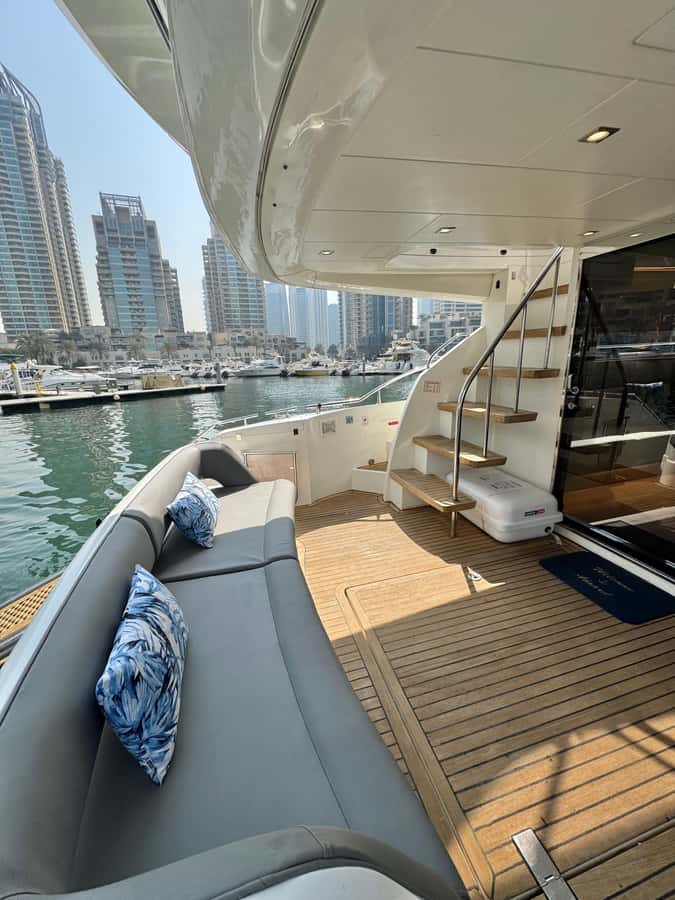 Dubai: Palm Jumeirah luxury private yacht Tour - Who will enjoy this yacht trip