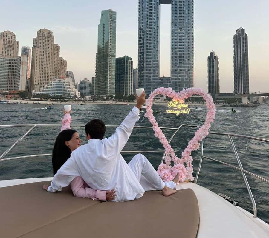Dubai: Palm Jumeirah luxury private yacht Tour - The two-hour route to Palm Jumeirah and Burj Al Arab