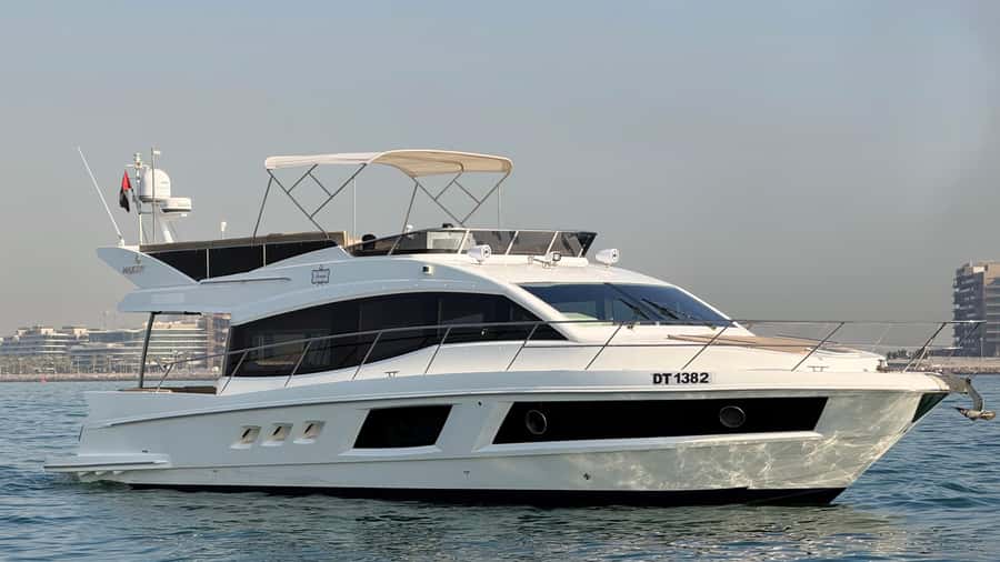 Dubai: Palm Jumeirah luxury private yacht Tour - The one-hour Dubai Marina route