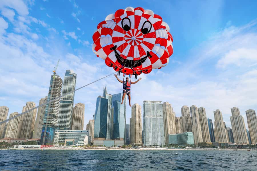 Dubai: Palm View and JBR View Parasailing Experience - Staff, safety, and the first-time experience