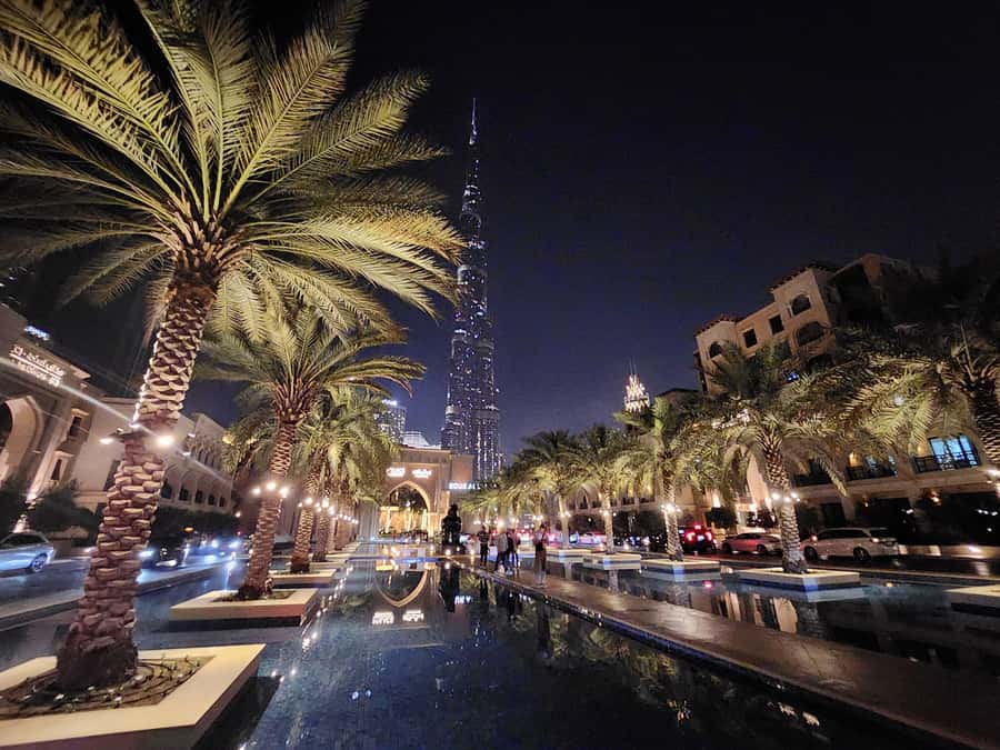 Dubai: Premium Half-Day Dubai Highlights Tour small group - The Dubai Frame and the question of timing