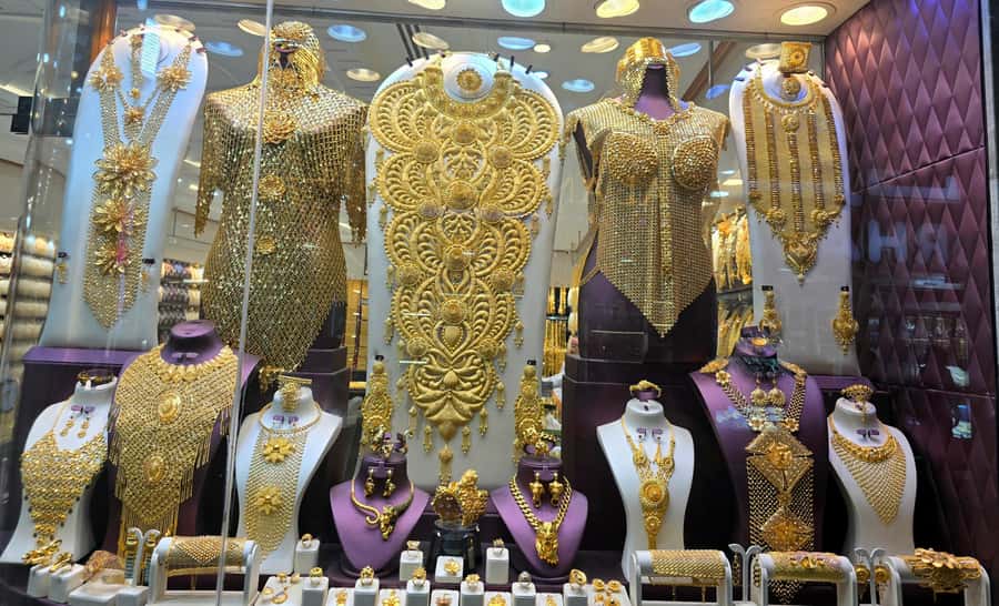 Dubai: Premium Old Town, Street Food, Souks & Boat Ride Tour - Guides make the biggest difference