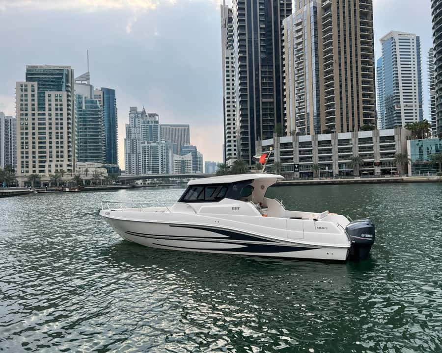 Dubai: Private Boat Cruise from Dubai Marina - Palm Jumeirah and Atlantis from the water