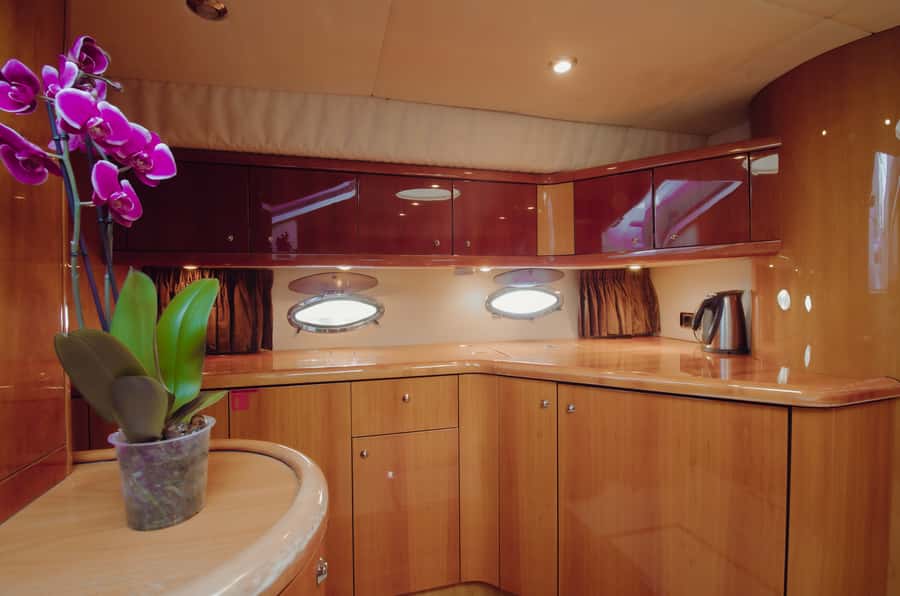 Dubai: Private Boat Cruise from Dubai Marina up to 12 people - How the crew shapes the outing