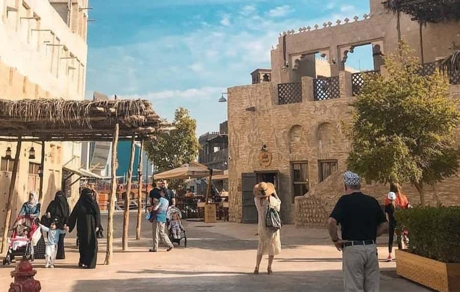 Dubai: Private Half-Day Sightseeing Tour - Souk Madinat and Qasr Al Jumeirah: a designed old-world setting