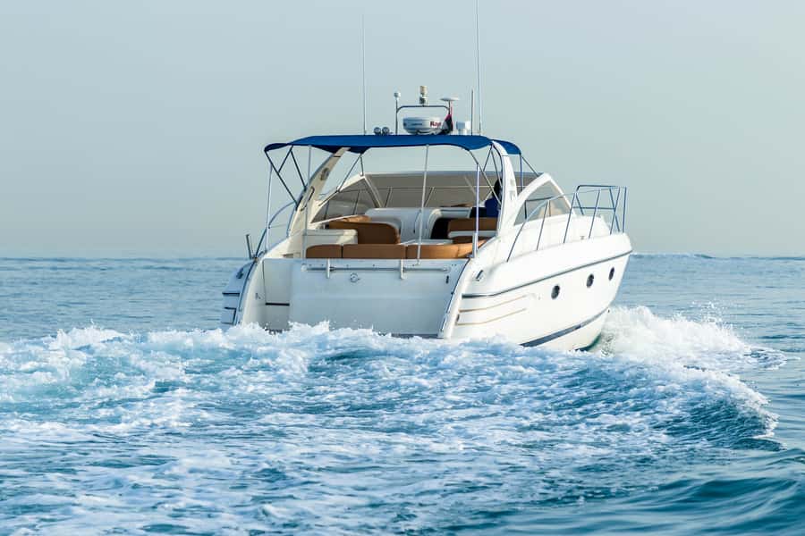 Dubai: Private Luxury Everest Yacht Cruise from Dubai Marina - Choosing between one, two, three, and four hours