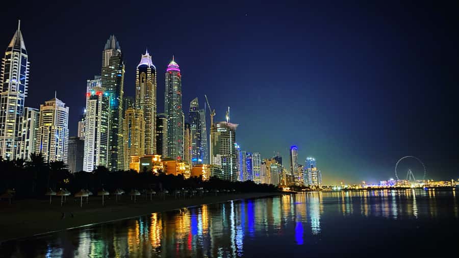 Dubai: Private Luxury Night Boat Tour - A private boat changes the mood