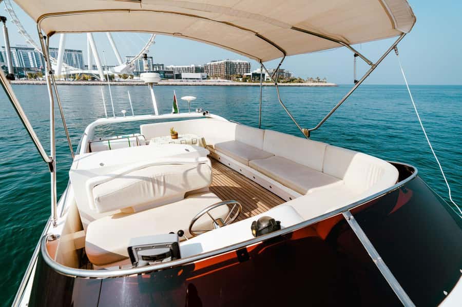 Dubai: Private Luxury Yacht Tour on a 50-Foot Yacht - A private yacht gives Dubai’s coast room to breathe